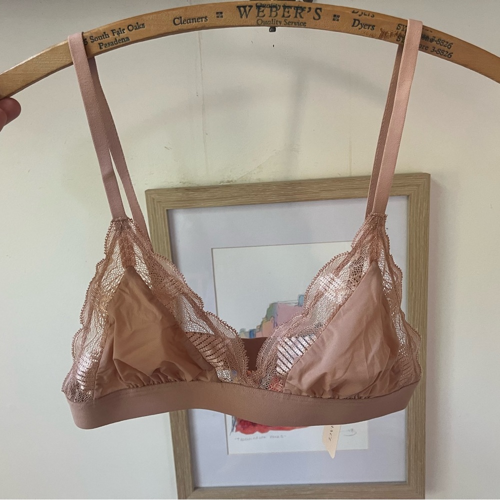 Mila Wireless Triangle Bralette L